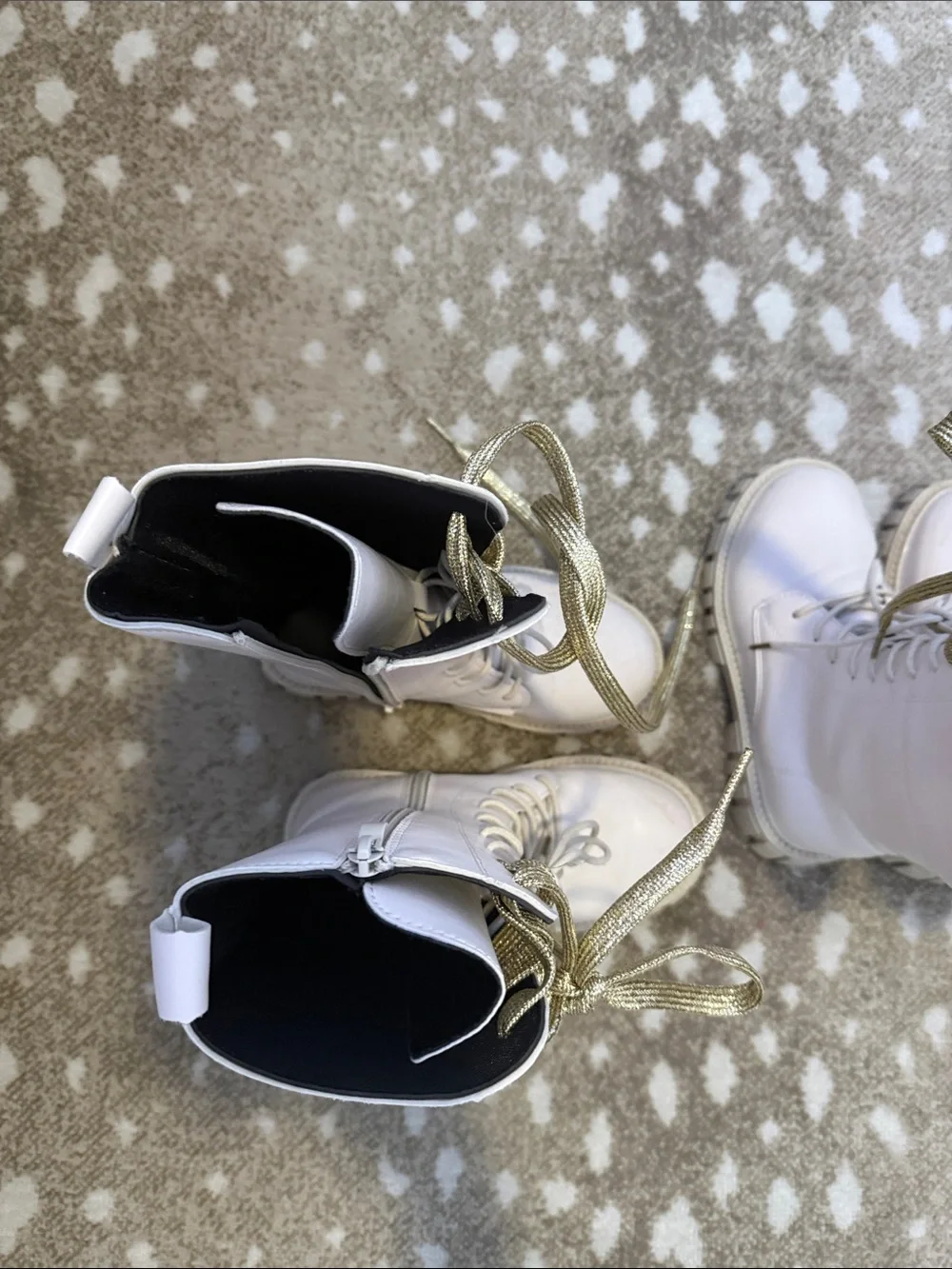 K-pop demon hunters Kids Cream Combat Boots with Gold Laces size 31 12.5/13/1 - Picture 5 of 5